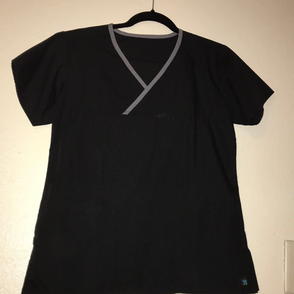 LOT of 2 Maevn Scrub Set + 1 Set (gift)